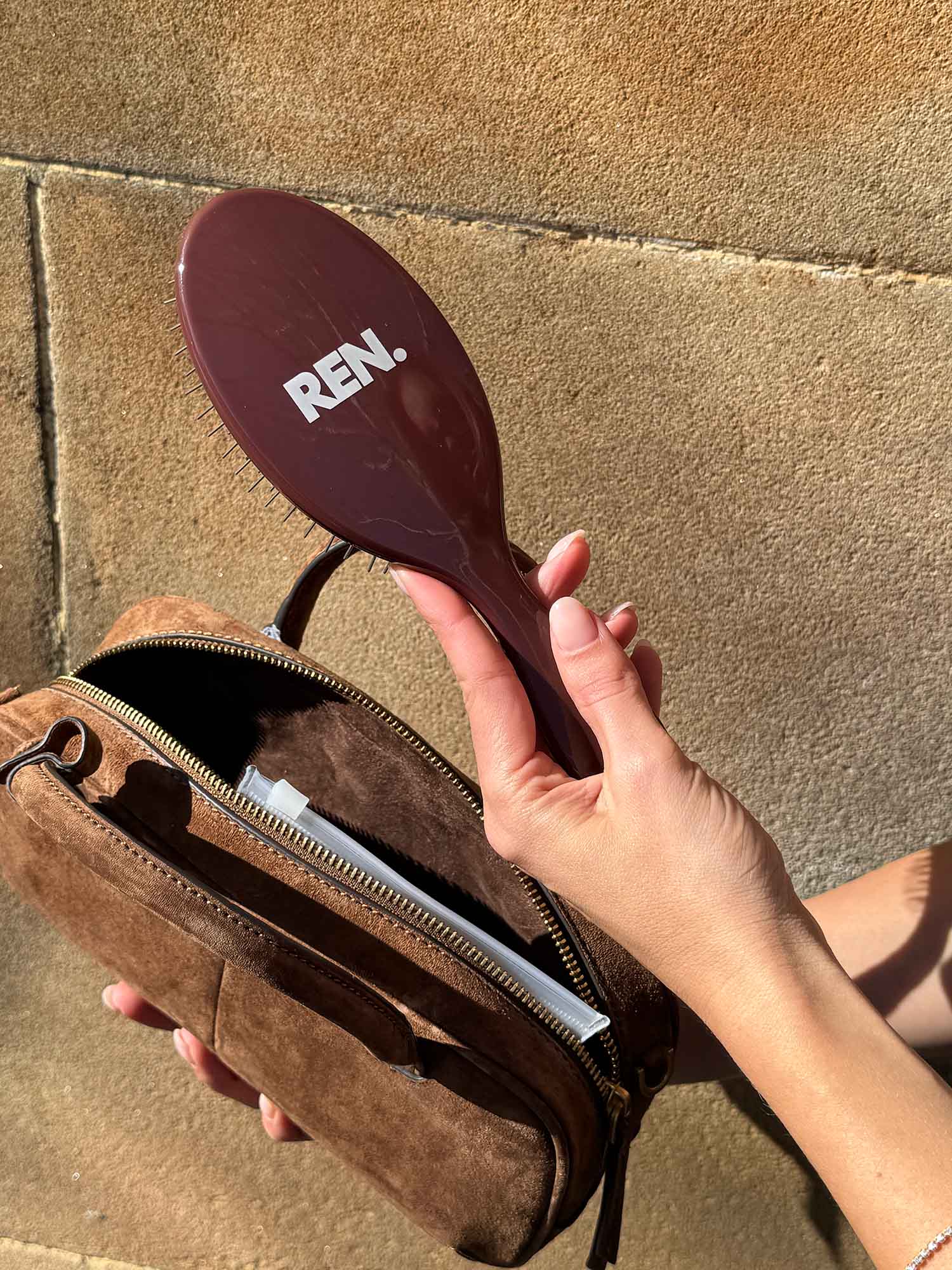 How to detangle wet hair without breakage?