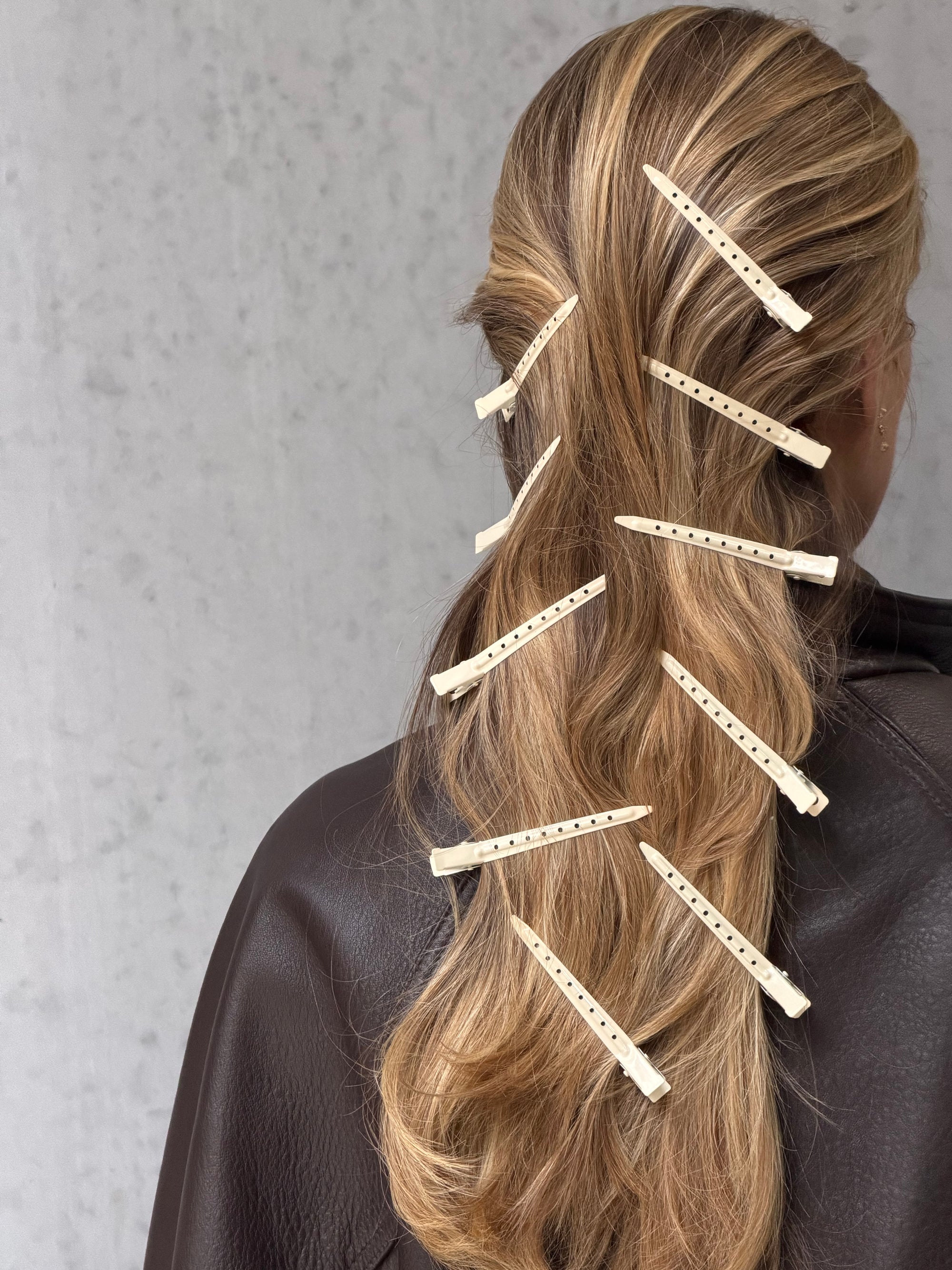 REN. Beauty Styling Clips in Off White