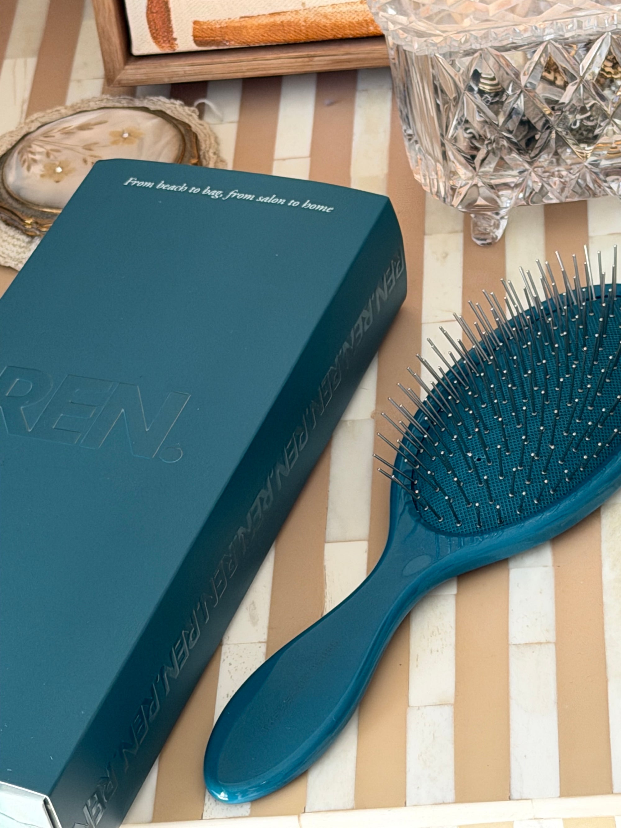 REN. Ultimate detangling brush in Turquoise, Limited Edition